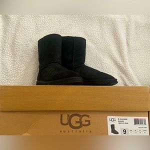 Black Uggs Classic